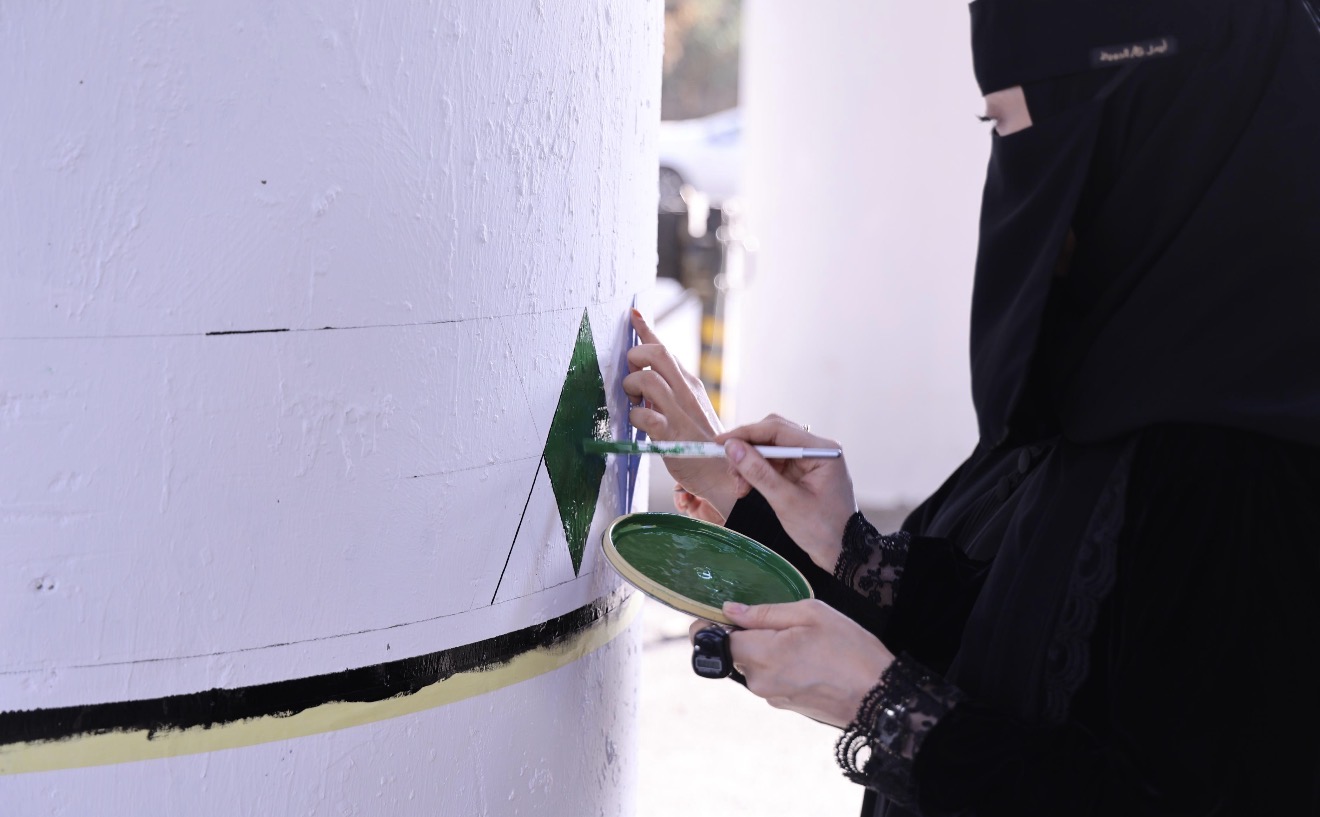 تحويل أسفل الكباري لمساحات جمالية برجال ألمع